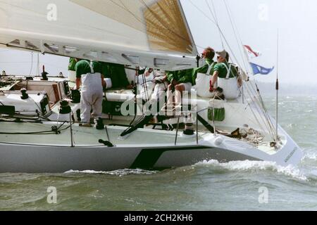 AJAXNETPHOTO. JULI 1987. SOLENT, ENGLAND. - ADMIRAL'S CUP 1987 - KANAL RENNSTART. DÄNISCHES TEAM YACHT ANDELSBANKEN;SKIPPER VICTOR GREULICK. FOTO: JONATHAN EASTLAND / AJAX REF:ADC CR87 76 Stockfoto