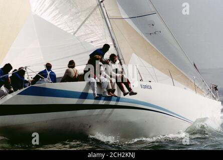 AJAXNETPHOTO. JULI 1987. SOLENT, ENGLAND. - ADMIRAL'S CUP 1987 - KANAL RENNSTART. ITALIENISCHE MANNSCHAFT YACHT MARISA-KONICA); SKIPPER ULRICO LUCARELLI. FOTO: JONATHAN EASTLAND / AJAX REF:ADC CR87 60 Stockfoto