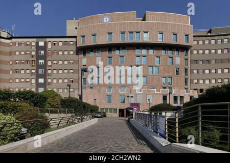 Mailand, Italien. September 2020. Eine allgemeine Ansicht zeigt das San Raffaele Krankenhaus in Mailand, Italien am 12. September 2020. Wo der ehemalige italienische Ex-Premierminister Silvio Berlusconi nach einer positiven Untersuchung auf das Coronavirus ins Krankenhaus eingeliefert wurde. (Foto: Luca Ponti/Pacific Press/Sipa USA) Quelle: SIPA USA/Alamy Live News Stockfoto