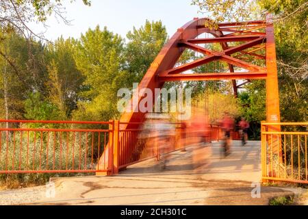 Boise Rover Brücke mit Fußgängern darauf Stockfoto