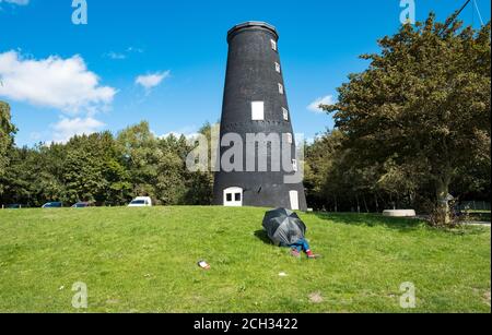 Alte erhaltene Windmühle Turm Stockfoto