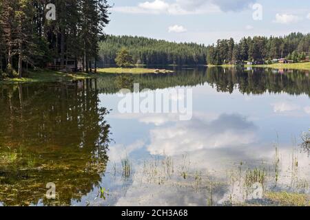 Landschaft mit Shiroka polyana (weite Wiese) Stausee, Pazardzhik Region, Bulgarien Stockfoto