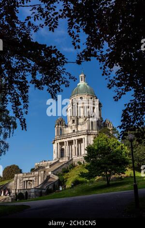 Williamson's Park, Lancaster, Lancashire, Großbritannien. September 2020. Blue Skies ein Zeichen von wärmeren Wetter für den Beginn der Woche Kredit: PN News/Alamy Live News Stockfoto