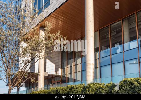 Ein Teil der Außenfassade eines generischen kleinen Gebäude Stockfoto