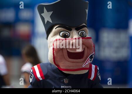 Foxborough, Usa. September 2020. Pat the Patriot, das Maskottchen der New England Patriots, zeigt seine Maske vor dem Spiel gegen Miami Dolphins im Gillette Stadium in Foxborough, Massachusetts am Sonntag, 13. September 2020. Die Patrioten besiegten die Delphine 21-11. Fans durften das Stadion im Rahmen des New England Patriots COVID-19 Protokolls nicht betreten. Foto von Matthew Healey/UPI Kredit: UPI/Alamy Live Nachrichten Stockfoto