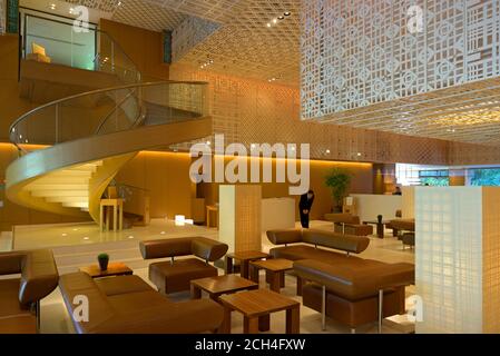 Der Lobbybereich und das Grill Restaurant im Hyatt Regency Hotel in Higashiyama Shichijo, Kyoto JP Stockfoto