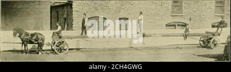 . Die Straßenbahnüberprüfung . s viele neue Prob-lems im Straßenbahnbahnbau sind während des Fortschritts dieser Arbeit entstanden, eine kurze Beschreibung von einigen der angewandten Methoden kann sich nicht als uninteressant erweisen. Die Bürgerbahn, wie Sie alle wissen, wurde vor neun Jahren als Seilbahn gebaut. Die ursprüngliche Seilbahn bestand aus oigi^ Meilen von Single Track, und war laidwith 4-Zoll, 52-Pfund, Johnson Trägerschiene, die die schwerste Abschnitt war rollte zu dieser Zeit. Die Schiene wurde auf gusseisernen Jochen gestützt, vier Fuß auseinander und in Beton eingebettet. Im vergangenen Herbst wurde beschlossen, die Roa zu operieren Stockfoto