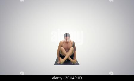 Sportlich attraktiver junger Mann beim Training, Yoga, Pilates oder Stockfoto