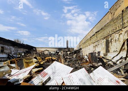 Verbrannt explodierte ein Haus, das durch Waldbrände in Südkalifornien, USA, zerstört wurde Stockfoto