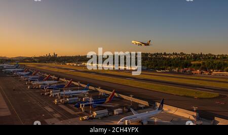 Lieferung von United Parcel Boeing Jet Flugzeug Abflug Boeing Field Seattle, WA, USA Stockfoto