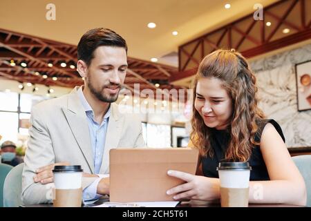 Geschäftsleute sehen sich die Präsentation an Stockfoto