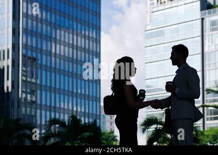 Silhouetten von Geschäftsleuten Stockfoto