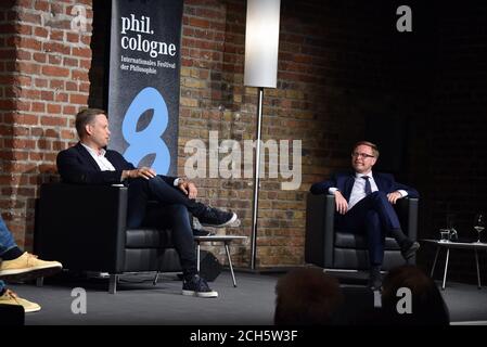 Köln, Deutschland. September 2020. Virologe Prof. Dr. med. Hendrik Streeck, l-r, und der Philosoph Markus Gabriel sprechen und diskutieren auf phil.COLOGNE, dem internationalen Festival für Philosophie.Quelle: Horst Galuschka/dpa/Alamy Live News Stockfoto