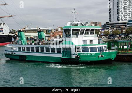 Portsmouth, Großbritannien - 8. September 2020: Das Harbour Spirit-Schiff, eines der Passagierboote der Gosport Ferry, die Gosport und Portsmouth Ha verbinden Stockfoto