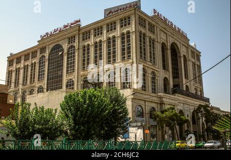 Teheran, Iran, Juli 07,2020: Riesiges Gebäude des 'Palmyra Mall 'Shopping Center an Madani Straße in der Hauptstadt der Islamischen Republik Iran Teheran Stockfoto