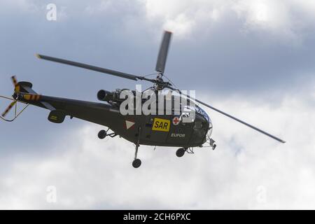 Soldaten ben Luftrettung durch österreichischen Hubschrauber Aérospatiale Alouette III Während der militärischen Übung „Quick Response 2016“ in Bosnien Stockfoto