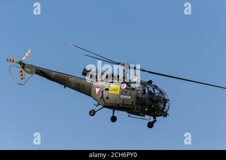 Soldaten ben Luftrettung durch österreichischen Hubschrauber Aérospatiale Alouette III Während der militärischen Übung „Quick Response 2016“ in Bosnien Stockfoto