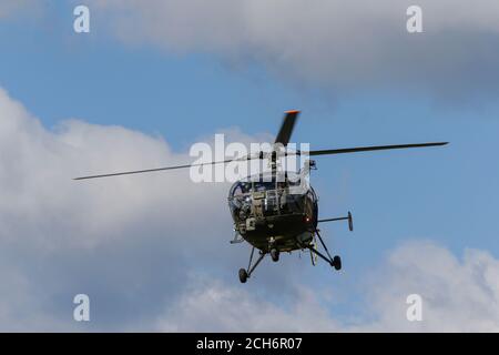 Soldaten ben Luftrettung durch österreichischen Hubschrauber Aérospatiale Alouette III Während der militärischen Übung „Quick Response 2016“ in Bosnien Stockfoto