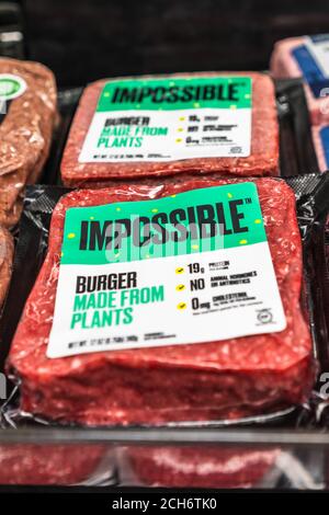 21. Mai 2020 Sunnyvale / CA / USA - Impossible Burger-Pakete im Supermarkt erhältlich; der Impossible Burger wird von Impossibl produziert Stockfoto