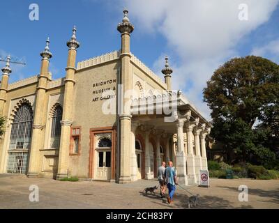 Brighton Museum and Art Gallery in der Royal Pavilion Gardens, Brighton, East Sussex, UK Stockfoto