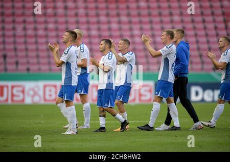 Team VSG bedankt sich nach dem Spiel, Fußball DFB Pokal 1. Runde, VSG Altglienicke - FC Köln (K), am 12. September 2020 in Köln. Â Verwendung weltweit Stockfoto