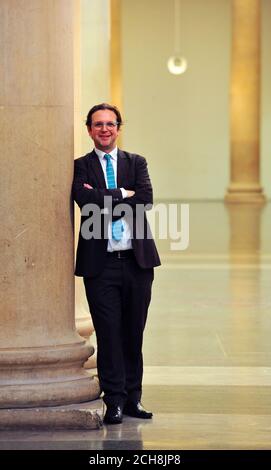 Alex Farquharson, der neue Direktor der Tate Britain, im Zentrum von London, während einer Fotoausstellung, als er seine neue Position in der Galerie aufnimmt. Stockfoto