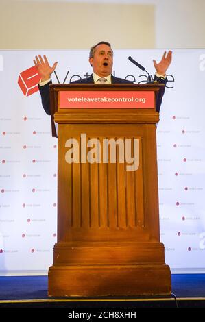 Der ehemalige Verteidigungsminister Dr. Liam Fox spricht im Armada House bei einem Besuch in Bristol mit dem ehemaligen Bürgermeister von London und dem führenden Wahlkampfkämpfer Boris Johnson, der eine positive Vision für den Brexit skizziert. Stockfoto