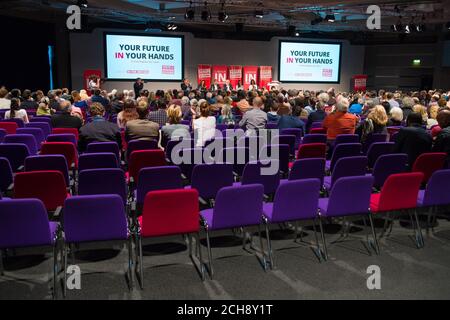 Reihen leerer Sitze bei der Wahlkampfveranstaltung „Rally to Rem“, an der Labour-Führer Jeremy Corbyn im Queen Elizabeth II Conference Center in Westminster, London, teilnahm. Stockfoto