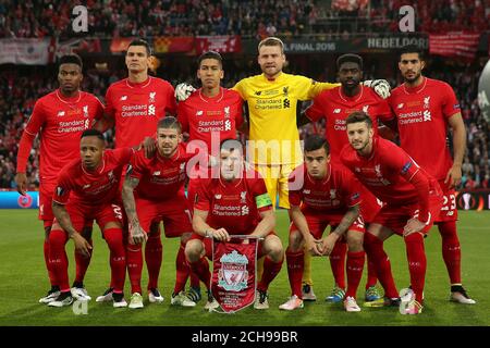 Liverpool-Teamgruppe, (oben links nach rechts) Liverpools Daniel Sturridge, Dejan Lovren, Roberto Firmino, Simon Mignolet, Kolo Toure und Emre Can. (Unten links nach rechts) Liverpools Nathaniel Clyne, Alberto Moreno, James Milner, Phillippe Coutinho und Adam Lallana während des UEFA Europa League Finales im St. Jakob-Park, Basel, Schweiz. Stockfoto