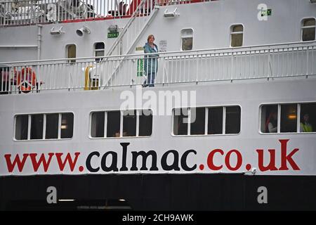 Caladonain MacBrayne Fähre die Caledonian Isles Verkauf in Ardrossan Hafen nach einer Ankündigung von First Minister Nicola Sturgeon, dass der öffentliche Sektor Betreiber Caledonian MacBrayne wurde als bevorzugter Bieter für den nächsten Vertrag zur Verwaltung der Clyde und Hebrides Ferry Services Netzwerk angekündigt. Stockfoto