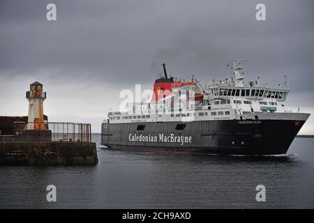 Caladonain MacBrayne Fähre die Caledonian Isles Verkauf in Ardrossan Hafen nach einer Ankündigung von First Minister Nicola Sturgeon, dass der öffentliche Sektor Betreiber Caledonian MacBrayne wurde als bevorzugter Bieter für den nächsten Vertrag zur Verwaltung der Clyde und Hebrides Ferry Services Netzwerk angekündigt. Stockfoto