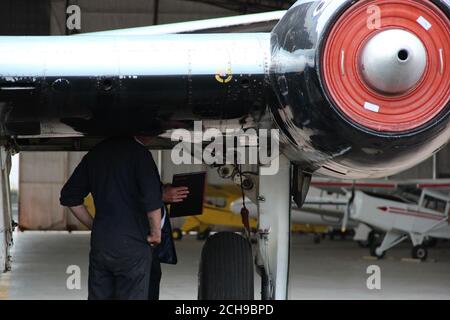 Ein Blick auf Canberra Bomber WK163 am Coventry Airport, einem Rekordjet aus Großbritanniens goldenem Zeitalter des Flugs, das von dem Team, das einen Vulcan Bomber wieder in die Luft brachte, wieder in den Himmel gebracht werden soll. Stockfoto