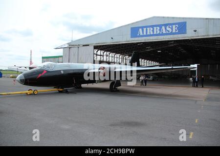 Ein Blick auf Canberra Bomber WK163 am Coventry Airport, einem Rekordjet aus Großbritanniens goldenem Zeitalter des Flugs, das von dem Team, das einen Vulcan Bomber wieder in die Luft brachte, wieder in den Himmel gebracht werden soll. Stockfoto