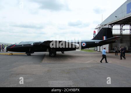 Ein Blick auf Canberra Bomber WK163 am Coventry Airport, einem Rekordjet aus Großbritanniens goldenem Zeitalter des Flugs, das von dem Team, das einen Vulcan Bomber wieder in die Luft brachte, wieder in den Himmel gebracht werden soll. Stockfoto