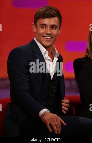 Tom Daley während der Dreharbeiten zur Graham Norton Show in den London Studios in London, die am Freitagabend auf BBC One ausgestrahlt werden. Bilddatum: Donnerstag, 19. Mai 2016. Bildnachweis sollte lauten: PA Images im Namen von so TV Stockfoto