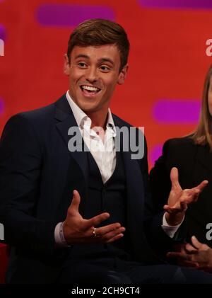 Tom Daley während der Dreharbeiten zur Graham Norton Show in den London Studios in London, die am Freitagabend auf BBC One ausgestrahlt werden. Bilddatum: Donnerstag, 19. Mai 2016. Bildnachweis sollte lauten: PA Images im Namen von so TV Stockfoto