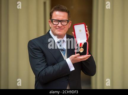 Der Choreograph Sir Matthew Bourne erhielt seine Ritterschaft bei einer Investiturfeier im Buckingham Palace, London. Stockfoto