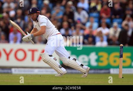 Englands Jonny Bairstow Fledermäuse am zweiten Tag des 1. Investec Tests in Headingley, Leeds. Stockfoto