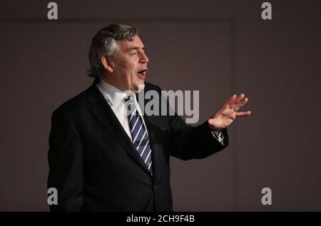 Der ehemalige Premierminister Gordon Brown sprach bei der Sommerkonferenz der Fabian Society im TUC Congress Center in Zentral-London, wo er sagte, dass Mütter für Großbritannien stimmen sollten, um der Zukunft ihrer Kinder willen in der Europäischen Union zu bleiben. Stockfoto