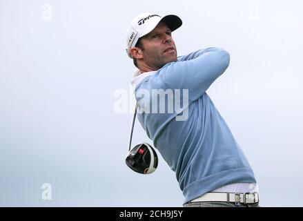 Bradley Dredge von Wales schlägt am vierten Tag der Irish Open im K Club, County Kildare, auf dem 13. Loch ab. Stockfoto