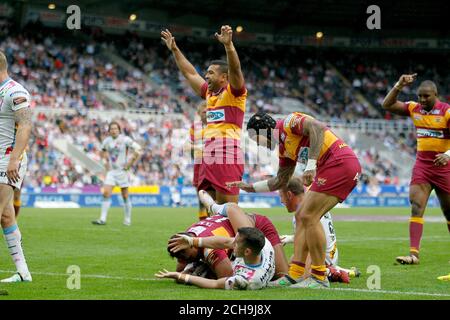 Huddersfield Giants Ukuma Ta'ai punktet beim Dacia Magic Weekend Spiel im St James' Park, Newcastle. Stockfoto