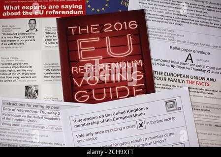 Ein EU-Referendum Briefwahlzettel und Wahlliteratur, London. DRÜCKEN Sie VERBANDSFOTO. Bilddatum: Montag, 13. Juni 2016. Bildnachweis sollte lauten: Yui Mok/PA Wire Stockfoto