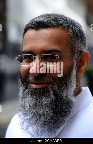 Vorher datiert bedingtes Foto 27.06.16 britische Prediger Anjem Choudary, die über reden, die angeblich auf YouTube gepostet vor Gericht gegangen ist. Stockfoto