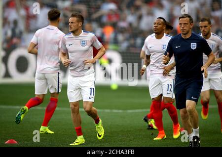 Englands Jamie Vardy (zweite links) beim Aufwärmen Stockfoto