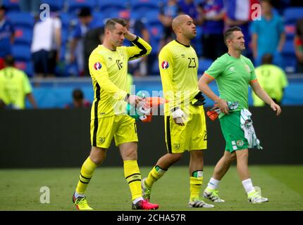 (Von links nach rechts) die Republik Irland's Shay Given, Darren Randolph und Robbie Keane verlassen das Feld nach dem Finale; pfeifen. Stockfoto