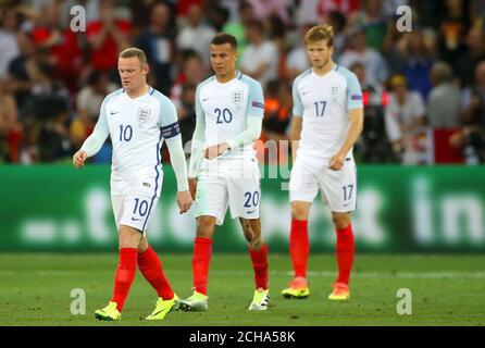 (Von links nach rechts) Englands Wayne Rooney, Englands DELE Alli und Englands Eric Dier waren niedergeschlagen. Stockfoto