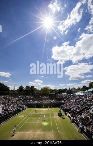 Johanna Konta und Maria Sanchez beim Doppelspiel gegen Timea Babos und Yaroslava Shvedova am 9. Tag der Wimbledon Championships im All England Lawn Tennis and Croquet Club, Wimbledon. Stockfoto