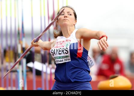 Die britische Goldie Sayers startet am zweiten Tag der Europameisterschaft der Leichtathletik 2016 im Olympiastadion in Amsterdam im Damen-Javelin-Qualifying. Stockfoto