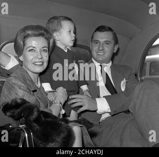 Die amerikanische Filmschauspielerin Gloria DeHaven mit ihrem Mann Richard Fincher und ihrem Sohn Harry. Stockfoto