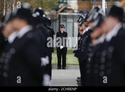 Neue Rekruten während der ersten Passanten-Parade des Metropolitan Police Service auf dem neu erschlossenen Gelände des Peel Centre in Hendon im Norden Londons. DRÜCKEN Sie VERBANDSFOTO. Bilddatum: Freitag, 9. September 2016. Bildnachweis sollte lauten: Yui Mok/PA Wire Stockfoto